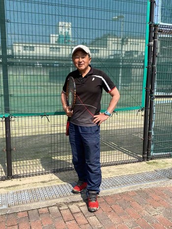 上本テニススクールヘッドコーチ阿佐 栄治