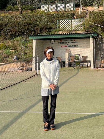 上本テニススクールアシスタントコーチ上本　多江子